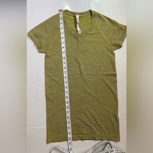 Lululemon Swiftly Tech Short Sleeve Shirt Women's Size 6
